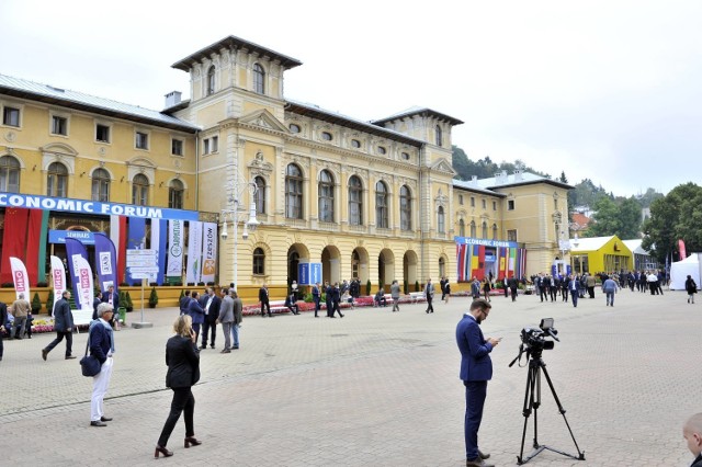 Po prawie 30 latach Forum Ekonomiczne na sześć lat przenosi się do Karpacza. Organizator odrzucił ofertę z Krynicy