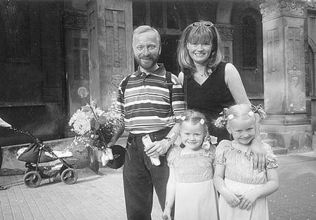 W rodzinnym komplecie z żoną Ewą, siedmioletnią Kingą i 5 letnią Karolinką. JUSTYNA CYRUS