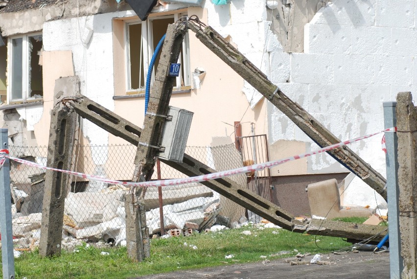 Wojewoda odwiedził miejsce tragedii w Sędzińcu. Jedna z poszkodowanych osób opuściła już szpital. Będą zasiłki dla rodzin 