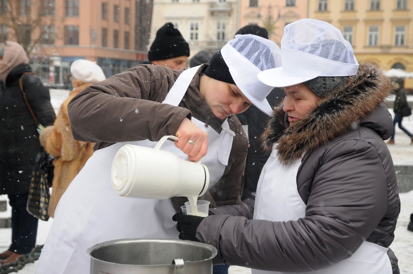 Narodowy Bar Mleczny: Happening w obronie barów mlecznych w Krakowie [ZDJĘCIA]