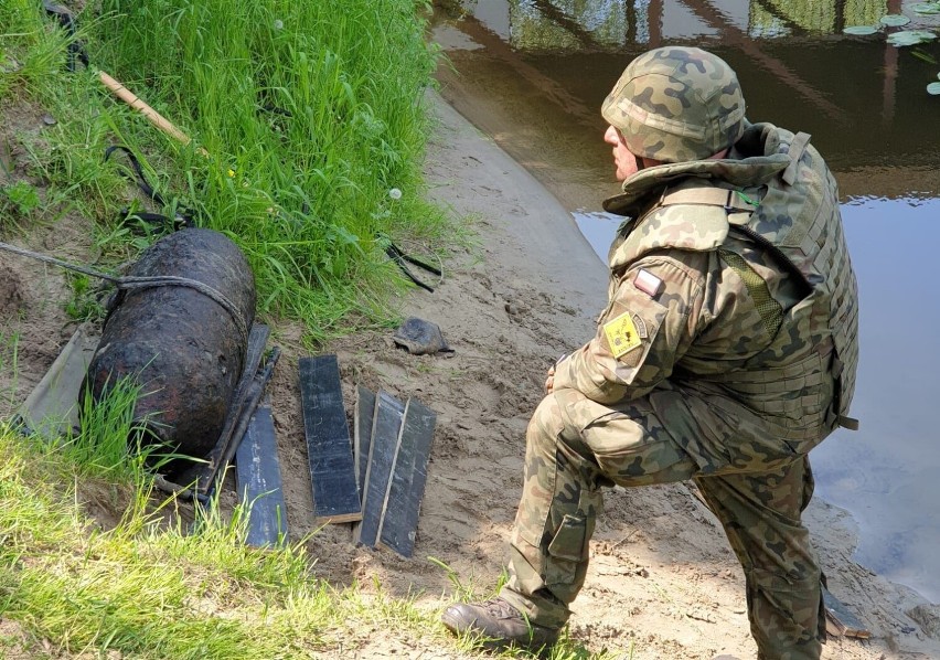 Braniewo: nurkowie wyciągali bombę, ewakuowano 300 mieszkańców