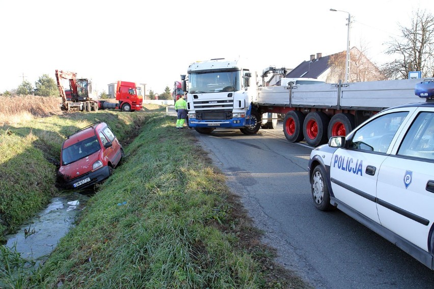 Utrudnienia w ruchu po wypadku na drodze do Jelcza-Laskowic (ZDJĘCIA)