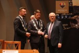 Uroczysta sesja Rady Miasta w Katowicach z okazji 157. urodzin miasta. Piotr Uszok honorowym obywatelem. ZDJĘCIA