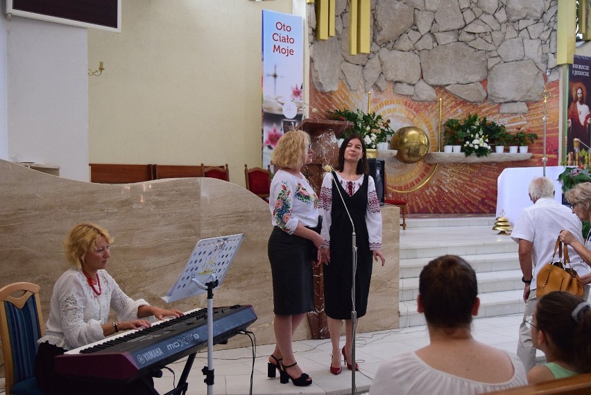 To było wyjątkowe pożegnanie w parafii Chrystusa Odkupiciela w Chełmie. Zaśpiewało Trio z Ukrainy 