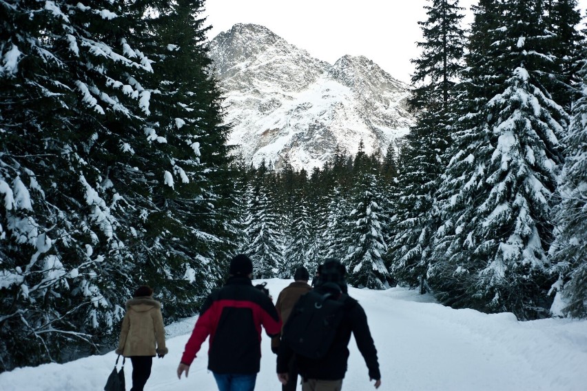 Turyści, którzy wybierają się nad Morskie Oko muszą uważać...