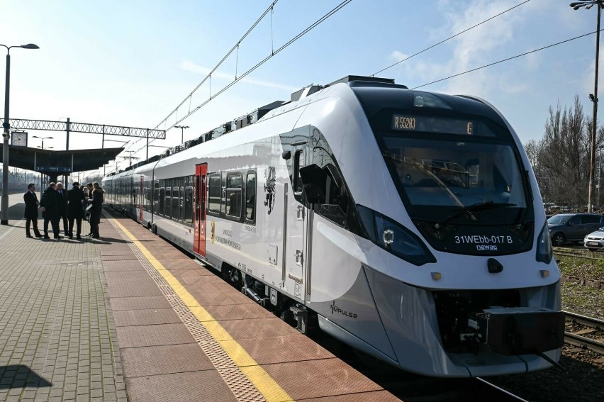 Prezentacja pociągu z 1,1-mld kontraktu samorządu wojewódzkiego na 31 jednostek elektrycznych. Dwie z nich właśnie trafiły na Pomorze