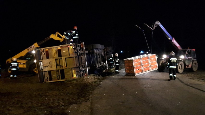 Ciężarówka wioząca kurczaki przewróciła się w Młyniskach...