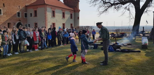 Drużyny harcerskie i zuchowe z Lipna, Tłuchowa i Wielgiego spędziły sobotę na golubskim zamku Anny Wazówny.
