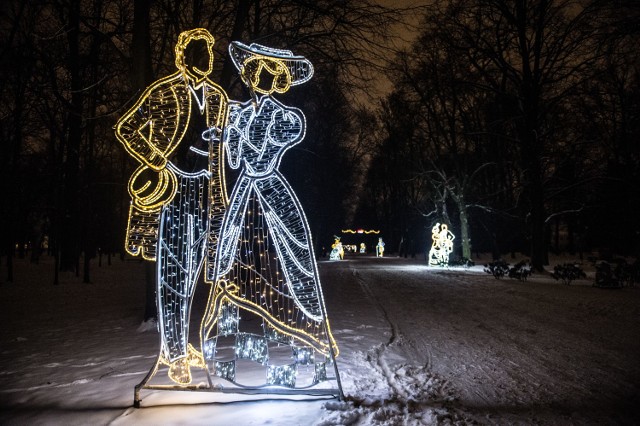 Nocna iluminacja Łazienek. Wybierz się na klimatyczny spacer