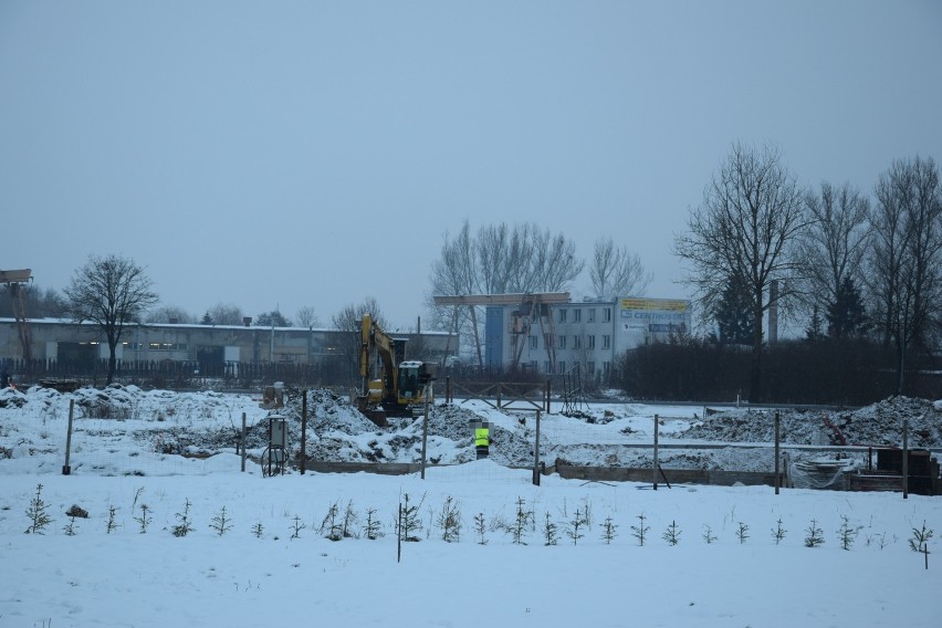 Trwa budowa nowego osiedla w Szczecinku. Ciekawa lokalizacja  [zdjęcia]