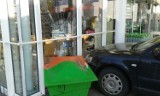 Wypadek w Jastrzębiu-Zdroju: Volkswagenem uderzyła w budynek stacji benzynowej [ZDJĘCIA]