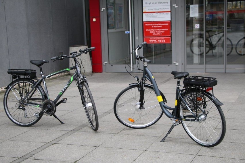 Elektryczne rowery dla urzędników na Ursynowie. Jednoślady ułatwią pracownikom ''wykonywanie obowiązków służbowych'' [ZDJĘCIA]