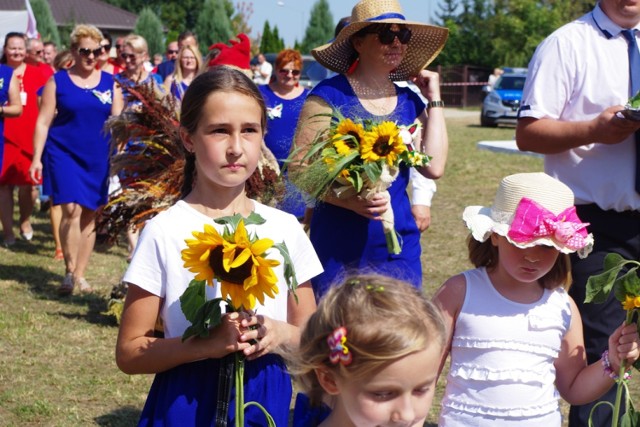 Zobacz zdjęcia z Dożynek Gminy Zamość. Reprezentanci sołectw przemaszerowali w pięknym korowodzie