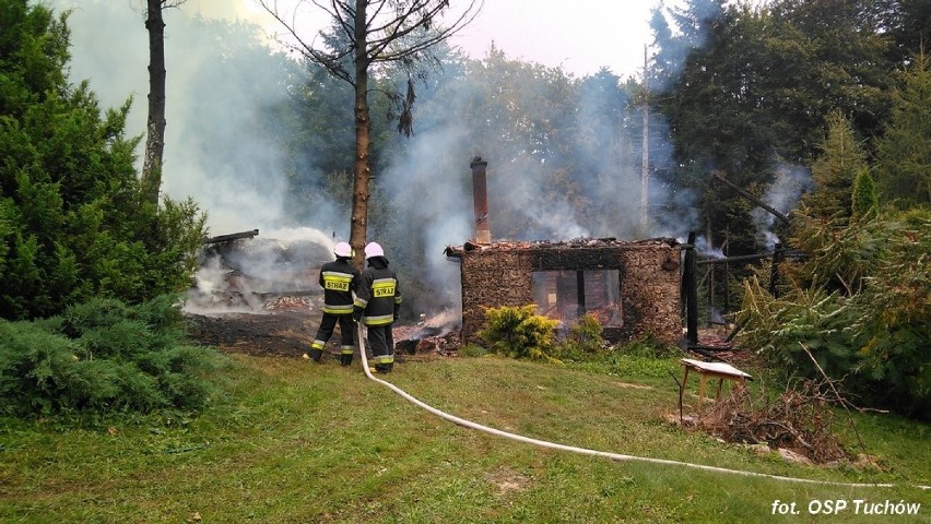Pożar w Jodłówce Tuchowskiej. Spłonęły dom i stodoła. Uratowano las