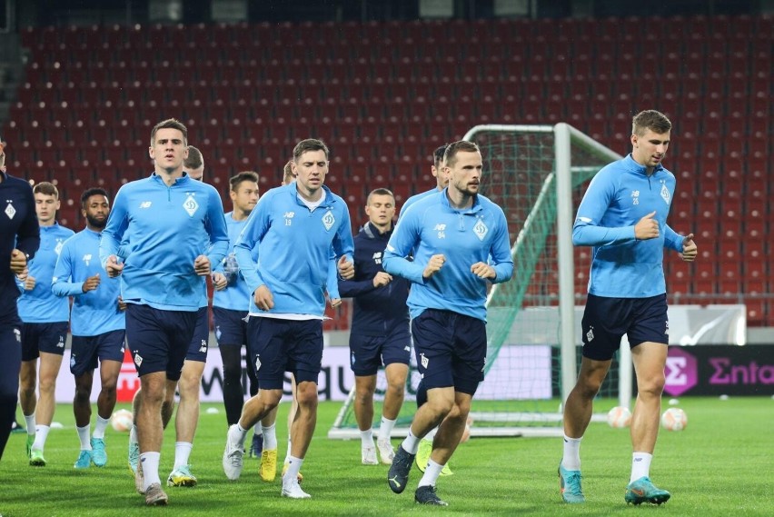 Piłkarze Dynama Kijów trenują na stadionie Cracovii przed...