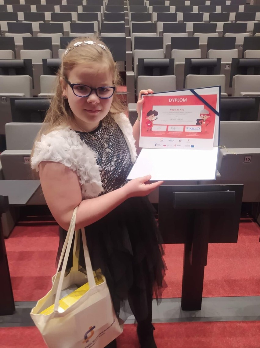 Uczennica szkoły w Rożnowie wygrała konkurs "Superbohaterowie w walce z pandemią"