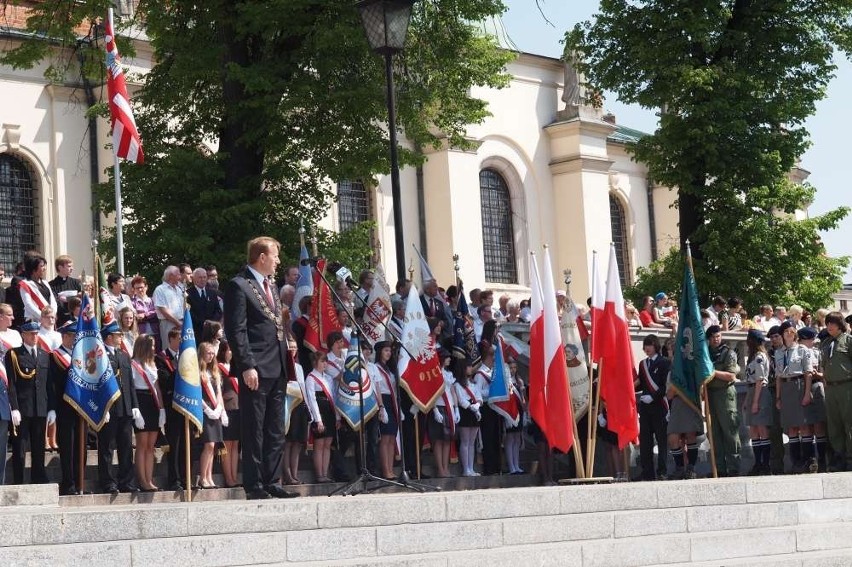 Gniezno: Uroczystości pod pomnikiem i homilia abp. Muszyńskiego na Święto Konstycji 3 Maja