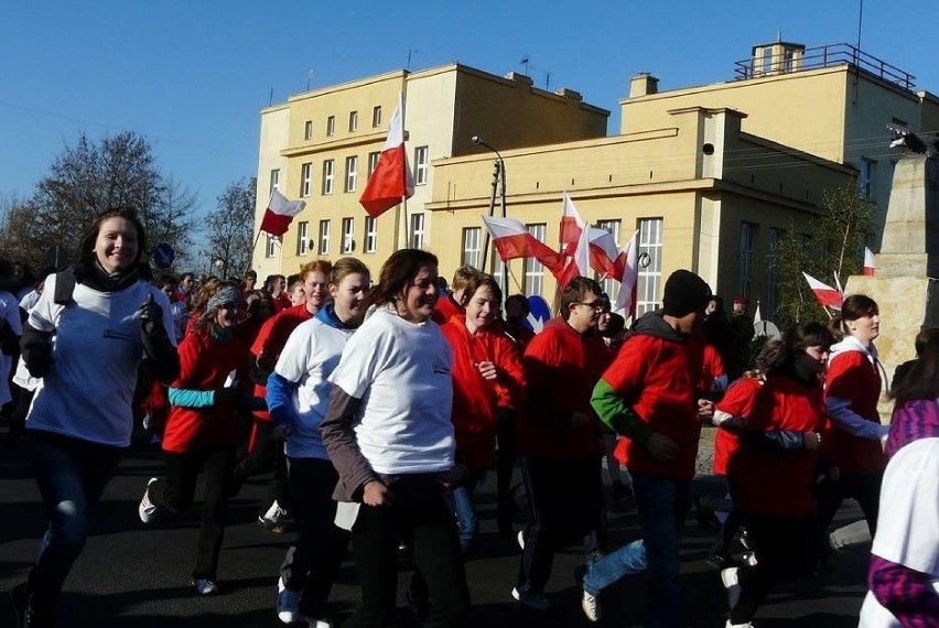 Bieg Niepodległości w Tomaszowie Maz. na starych zdjęciach. Tak świętowali mieszkańcy!