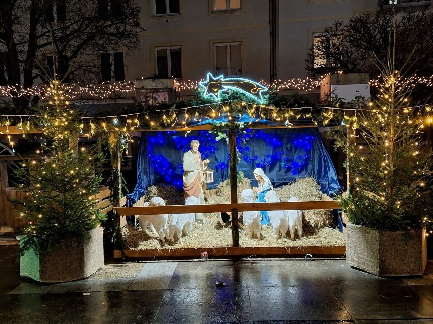 Szopka bożonarodzeniowa stanęła w centrum Kielc. Zobacz zdjęcia