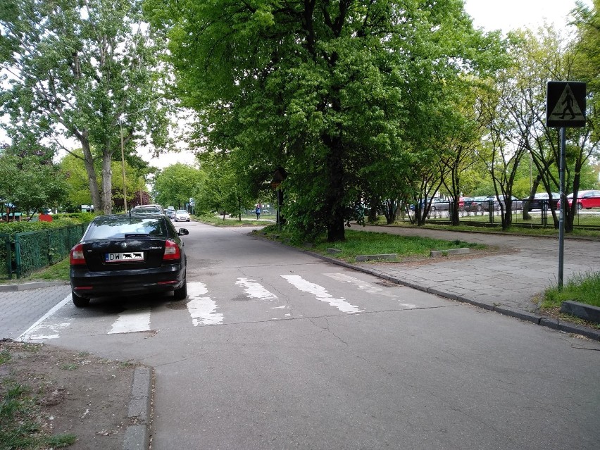 Tak nie wolno parkować! A oni parkują! Święte Krowy z Wrocławia. Zobacz "mistrzów" (FOTO)