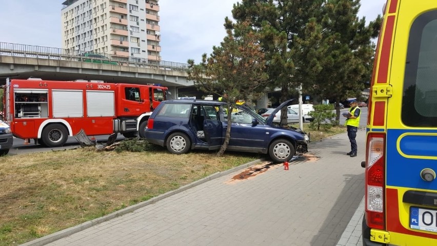 Wypadek na rondzie na Placu Konstytucji 3 Maja w Opolu. Do...