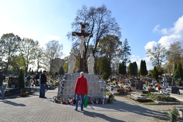 Przy cmentarzach w Mysłowicach będą utrudnienia w ruchu samochodowym