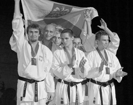 Łódzki karateka Witold Wojciechowski (w środku)