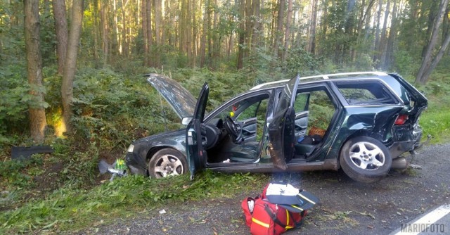 W sobotę rano w Gwoździcach zderzyły się dwa samochody osobowe. Dwie osoby zostały ranne.

Droga była zablokowana w obu kierunkach. 

Policja zorganizowała objazd DW415 i drogami lokalnymi.