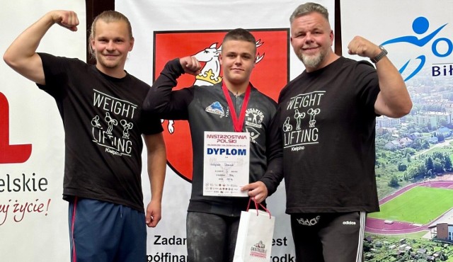 Dominik Gołąbek z Weightlifting Kiełpino wywalczył brązowy medal podczas Mistrzostw Polski w Podnoszeniu Ciężarów Młodzików.