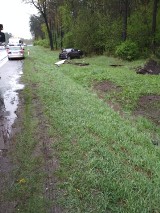 Wypadek na DK 1 w Winownie [ZDJĘCIA] Kierowca stracił panowanie nad pojazdem i wypadł z drogi