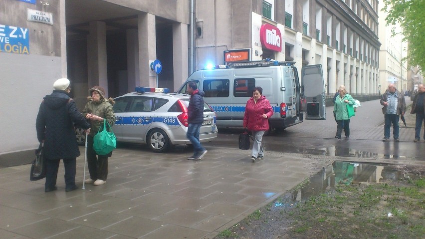 Kraków. Wypadek na os. Centrum B. 86-latek trafił do szpitala [ZDJĘCIA, WIDEO]