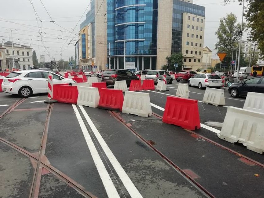 Wrocław. Koniec koszmaru drogowego na placu Orląt Lwowskich! Skończył się remont. Od soboty kierowców i pasażerów czekają zmiany 