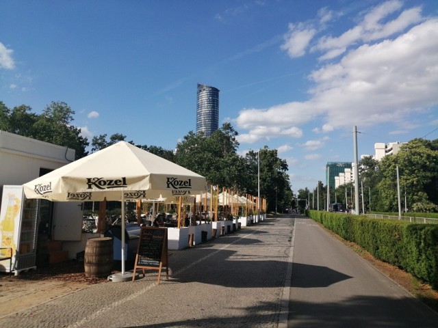 Nowy bar plenerowy na placu Powstańców Śląskich we Wrocławiu