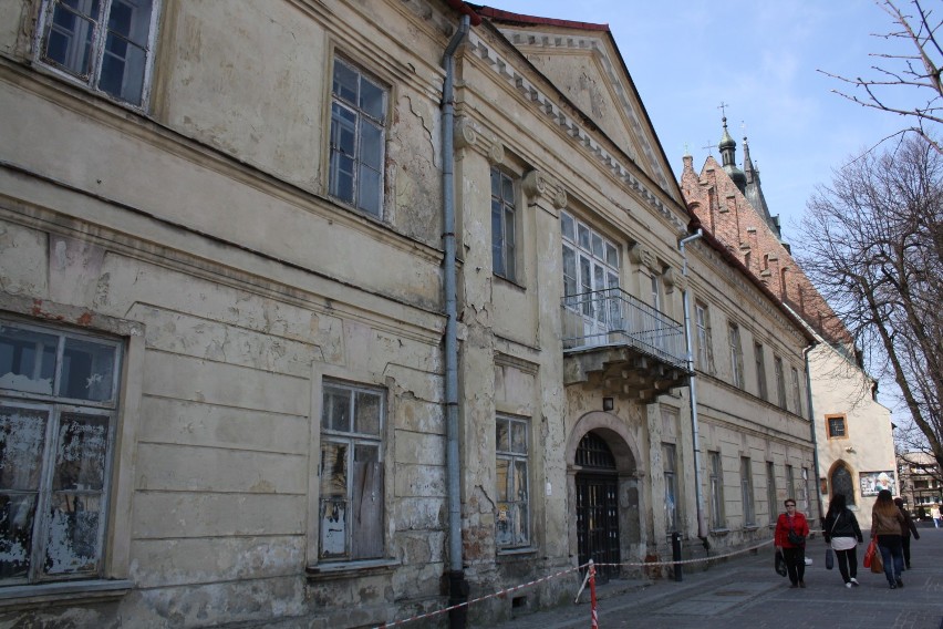 Budynek starego starostwa w Olkuszu od kilkunastu lat stoi...
