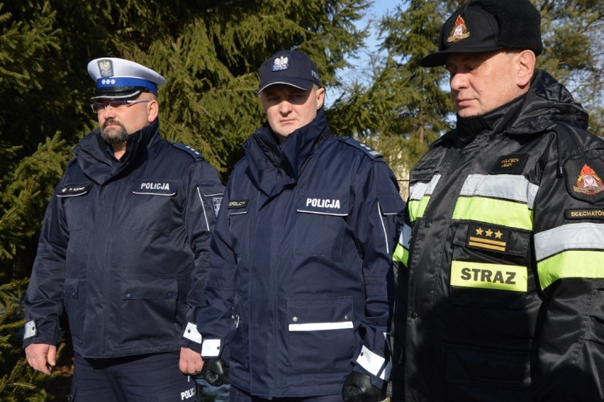 Bełchatów. Policjanci i strażacy mówili o tym, jak zadbać o bezpieczne ferie [ZDJĘCIA, FILM] 