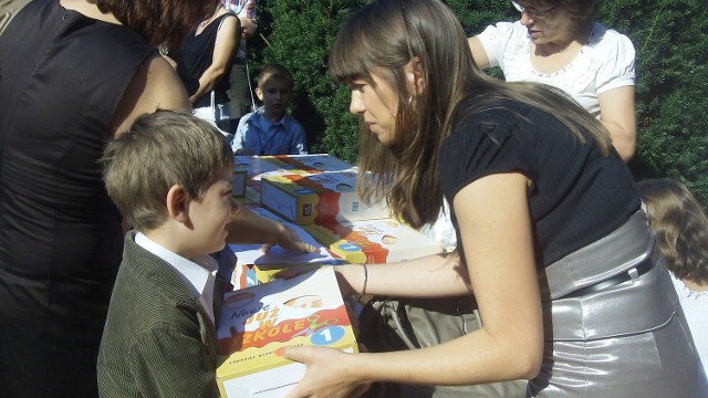 Pierwszoklasiści z Kraśnika dostaną darmowe podręczniki. Na zdjęciu rozpoczęcie roku szkolnego 2011/2012 w SP nr 3.