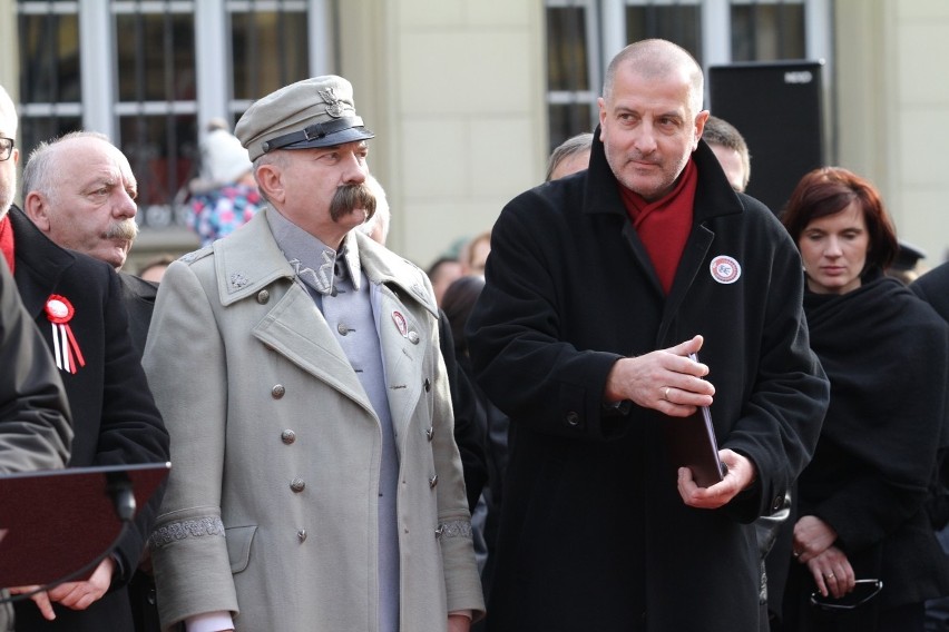 Radosna Parada Niepodległości przeszła przez Rynek (ZDJĘCIA)