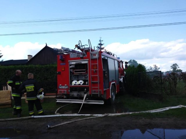 W podszamotulskich Gąsawach, na posesji przy ulicy Figowej dzisiaj w godzinach popołudniowych zapalił się kurnik, interweniowała straż pożarna i karetka pogotowia. Na szczęście nic nie stało się mieszkańcom, ale wiadomo już, że straty w dobytku będą znaczne.

Więcej:
Palił się kurnik w Gąsawach