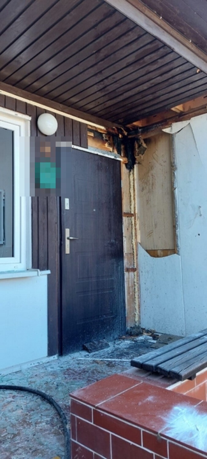 Pożar domu w Nadolu. Czujny sąsiad zapobiegł tragedii