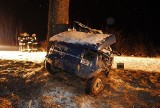 Wałcz: Pijany kierowca uderzył w drzewo. Trudne warunki na drogach regionu! [ZDJĘCIA]