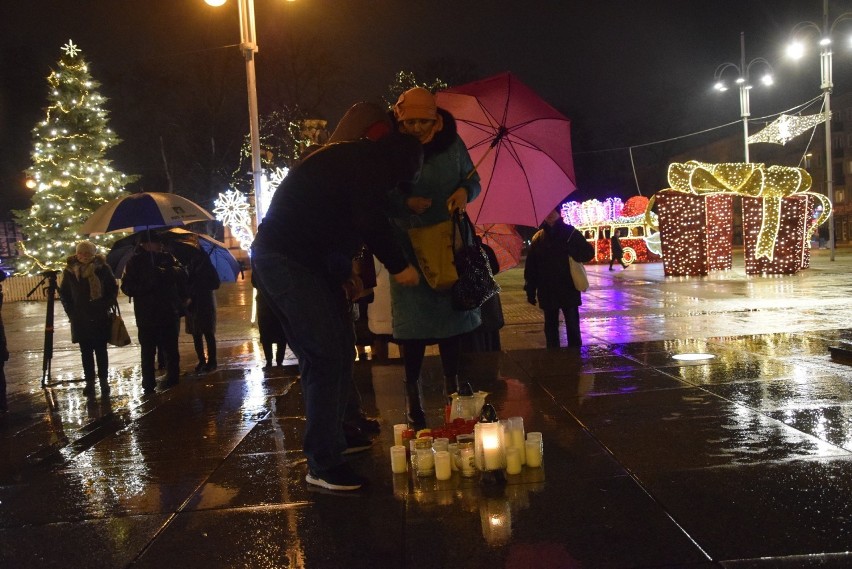 Zobacz kolejne zdjęcia. Przesuwaj zdjęcia w prawo - naciśnij...