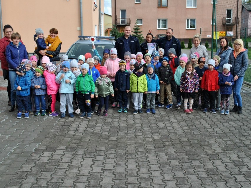 Policjanci z wizytą u przedszkolaków w Krzywosądzy, Skibinie i Radziejowie [zdjęcia]