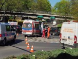 Wypadek w Bytomiu: Zderzenie karetki i dostawczaka. Kierowca samochodu dostawczego jest ranny [ZDJĘCIA]