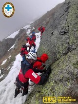 Turystka spadła z Przełęczy Zawrat. Leciała 150 metrów i... nic jej się nie stało