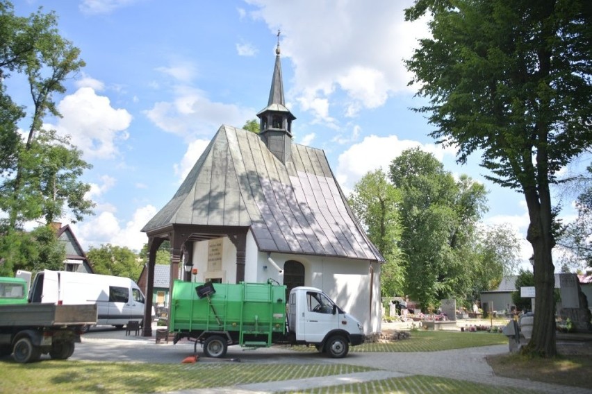 Trwają prace na cmentarzu wojskowym przy ulicy Limanowskiego w Radomiu. Był remont kaplicy, powstaje nowa kwatera z grobami