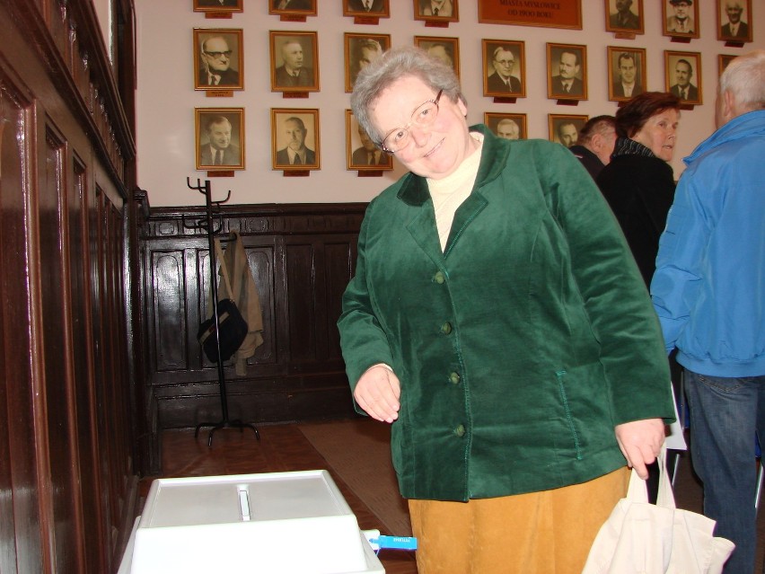 Dziś wybory do Rady Seniorów Miasta Mysłowice: Mieszkańcy wybiorą 23 nowych radnych [ZDJĘCIA]