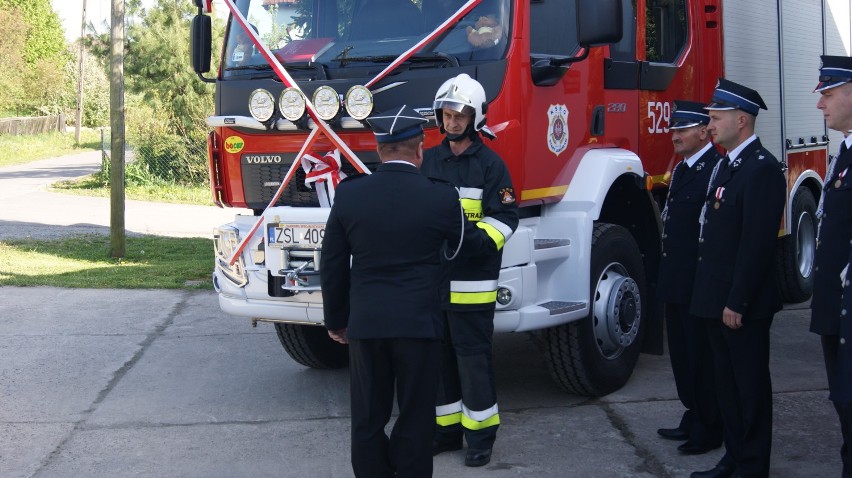 Nowy wóz strażacki dla OSP w Starym Jarosławiu [ZDJĘCIA]