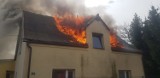 Pruszcz Gdański. Pożar dachu domku jednorodzinnego przy ulicy Kopernika [18.04.2020 r.] |ZDJĘCIA