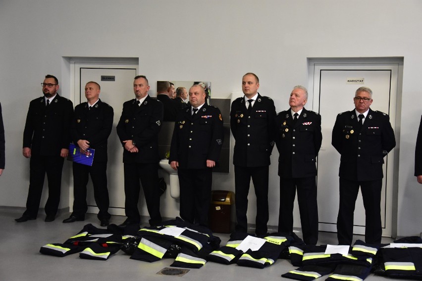 Strażacy z OSP powiatu żnińskiego i nakielskiego dostali nowe mundury [zdjęcia] 