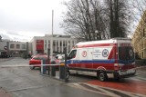 Koszmar mieszkańców i pacjentów. Karetki i radiowozy podjeżdżające do szpitala wojewódzkiego w Kielcach muszą włączyć syrenę